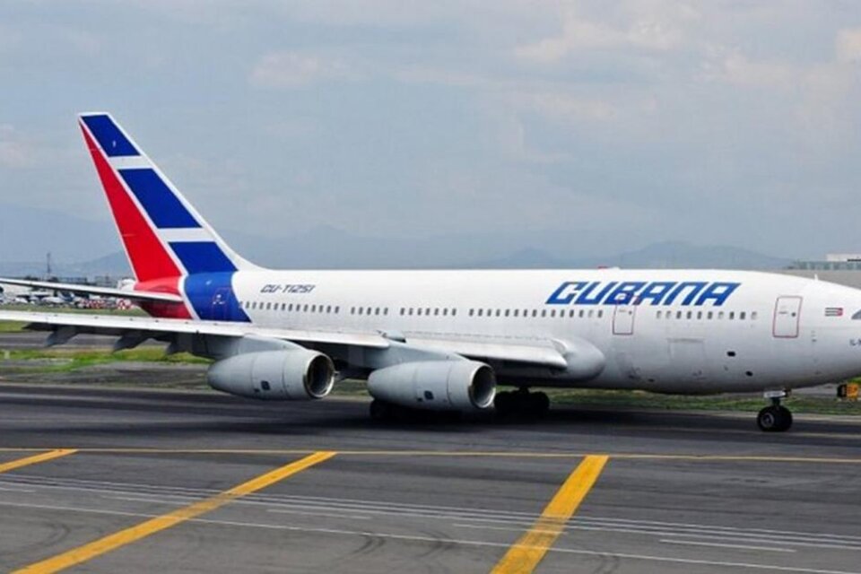La Embajada argentina en Cuba coordinó este puente aéreo de evacuación sanitaria con la aerolínea Cubana de Aviación.