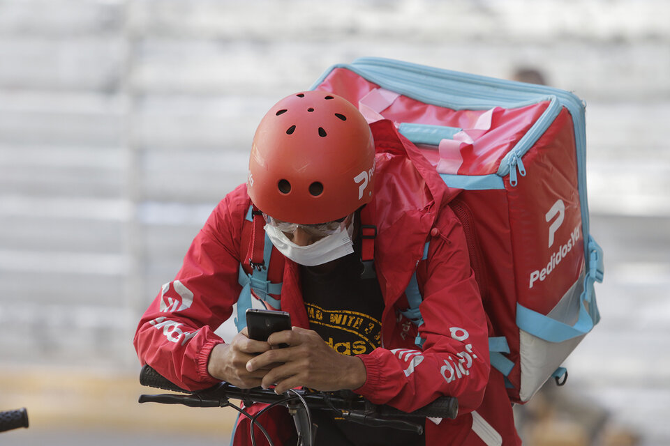 Los trabajadores de las app de reparto, entre los más flexibilizados del sistema laboral y expuestos al coronavirus.