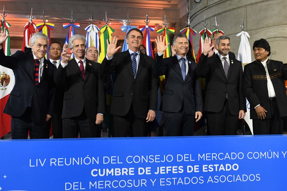 Los seis presidentes reunidos ayer en la cumbre en Santa Fe. (Fuente: Télam)