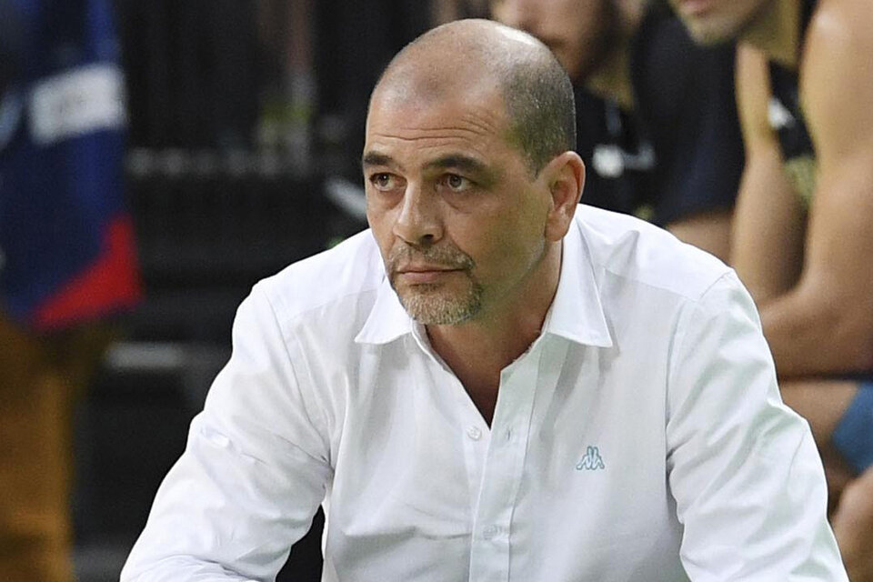 Sergio Hernández iba a dejar de conducir al seleccionado de básquet en Japón. (Fuente: AFP)