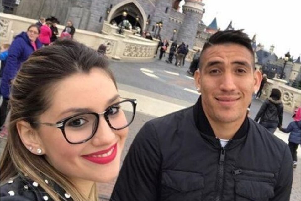 La pareja durante unas vacaciones en Disney. (Fuente: Instagram)