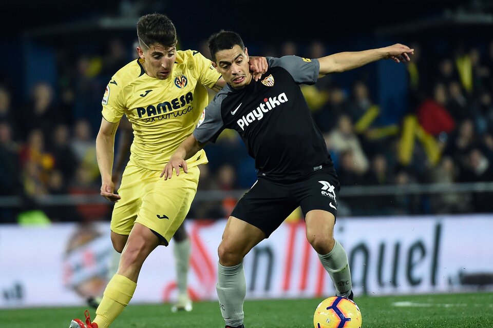 Cáseres, con la camiseta de Villarreal, que lo pagó 10 millones de euros. (Fuente: AFP)