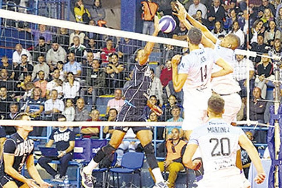 tenis para jugar voleibol