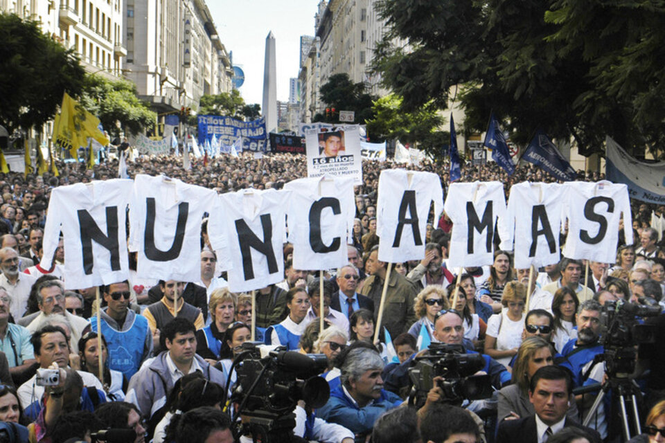 El crimen del docente neuquino generó una gran marcha de repudio en Buenos Aires (Fuente: NA)