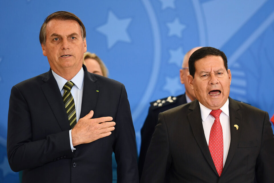 El presidente Bolsonaro junto al vice Mourao. 