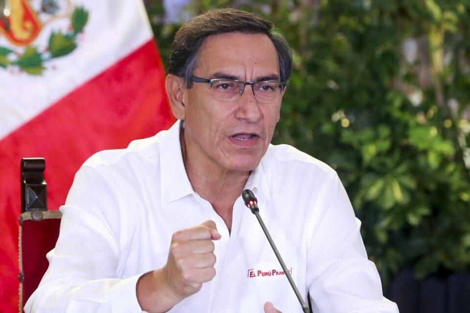 El presidente Martín Vizcarra comunicó la insólita medida por cadena nacional. (Fuente: AFP)