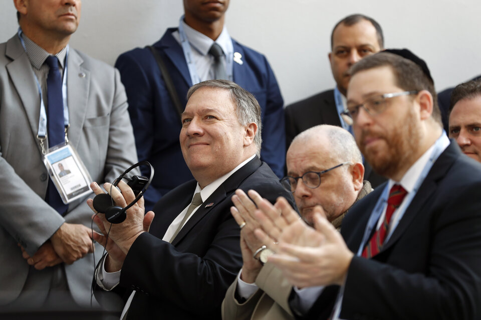 El secretario de Estado norteamericano, Mike Pompeo, y el canciller Jorge Faurie en el edificio de la AMIA. (Fuente: AFP)