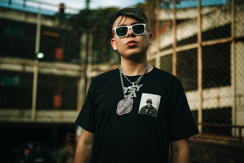 "Lavate los dientes y salí a hacer lo que tenés que hacer", dice Alejo Acosta, que desde los 13 activa en la cultura hip hop.