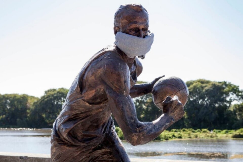 La estatua de Manu Ginóbili en Puerto Madero. (Fuente: Instagram)
