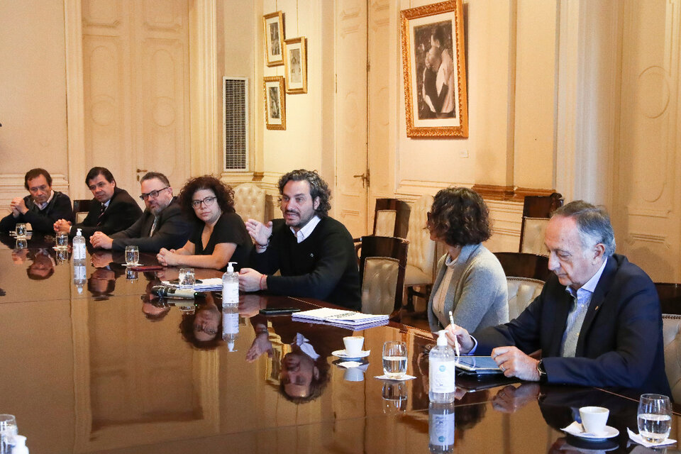 El encuentro coordinado por Santiago Cafiero con el gabinete económico se desarrolla en la Casa Rosada. (Fuente: NA)
