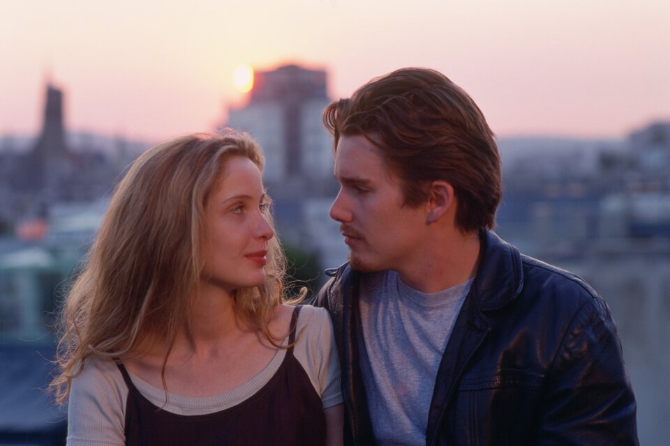 Julie Delpy y Ethan Hawke en "Antes del amanecer" (1995), de Richard Linklater.