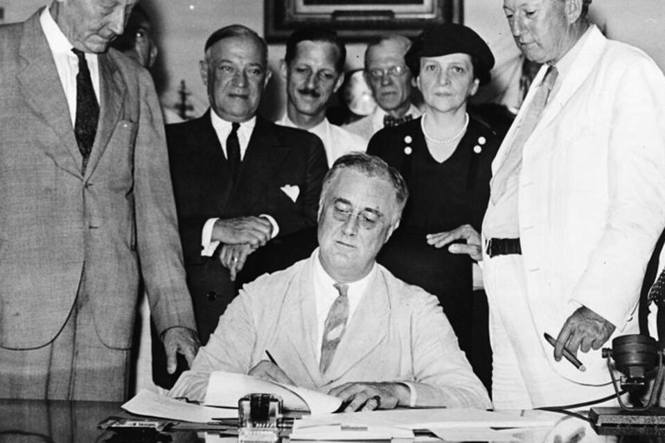 La salida de la crisis del '30 del siglo pasado en Estados Unidos fue con el New Deal (Nuevo Trato) impulsado por el presidente Franklin Delano Roosevelt.