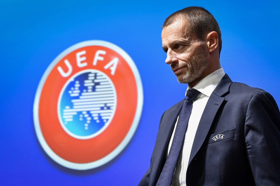 Aleksander Ceferin, presidente de la UEFA, que promueve jugar sin público para evitar más pérdidas. (Fuente: AFP)