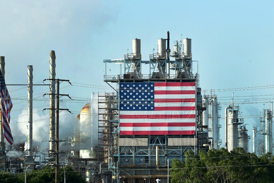 Las refinerías norteamericanas adelantaron compras de crudo que ahora no tienen dónde colocar. (Fuente: AFP)
