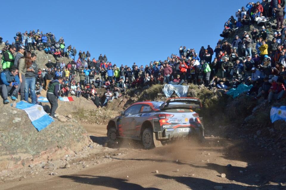 Los fanáticos y Neuville, ganador de la edición 2019 del Rally de la Argentina. (Fuente: Gentileza Juan Biaggini)