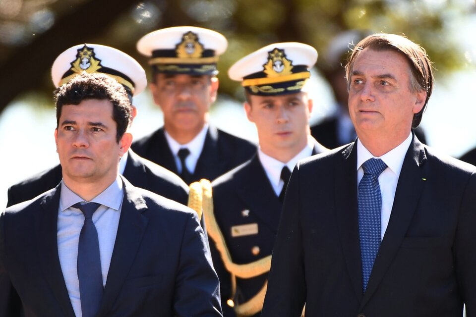 Jair Bolsonaro y Sergio Moro mantienen un enfrentamiento que podría terminar con la renuncia del ministro.