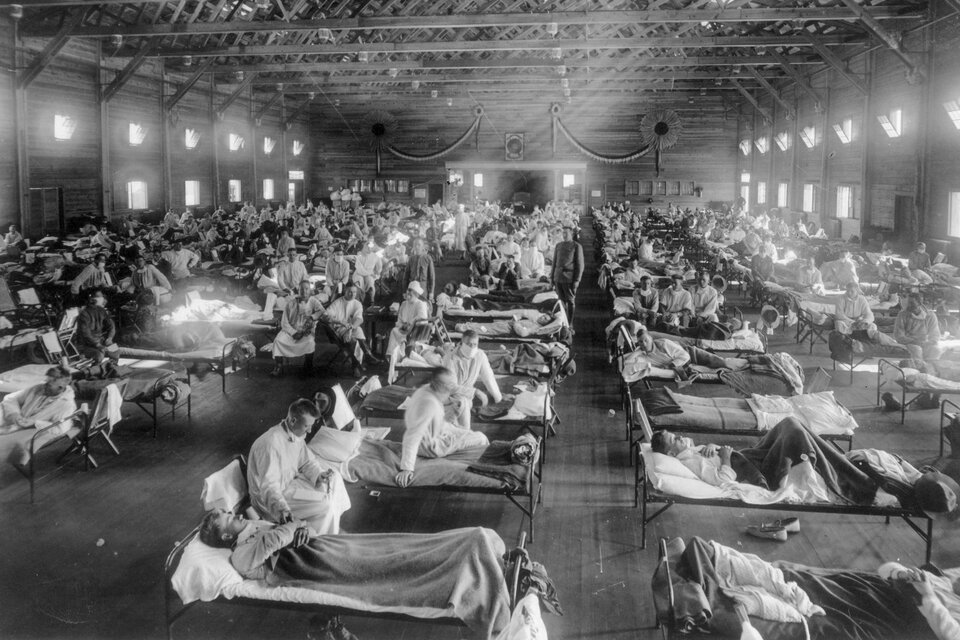 Hospital improvisado en Kansas, en 1918, por la erróneamente llamada gripe española.