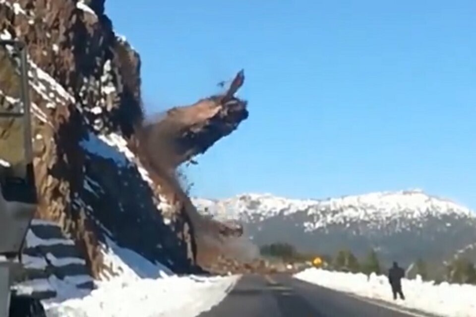 El momento del derrumbe fue captado por varios videos.  (Fuente: Captura de pantalla)