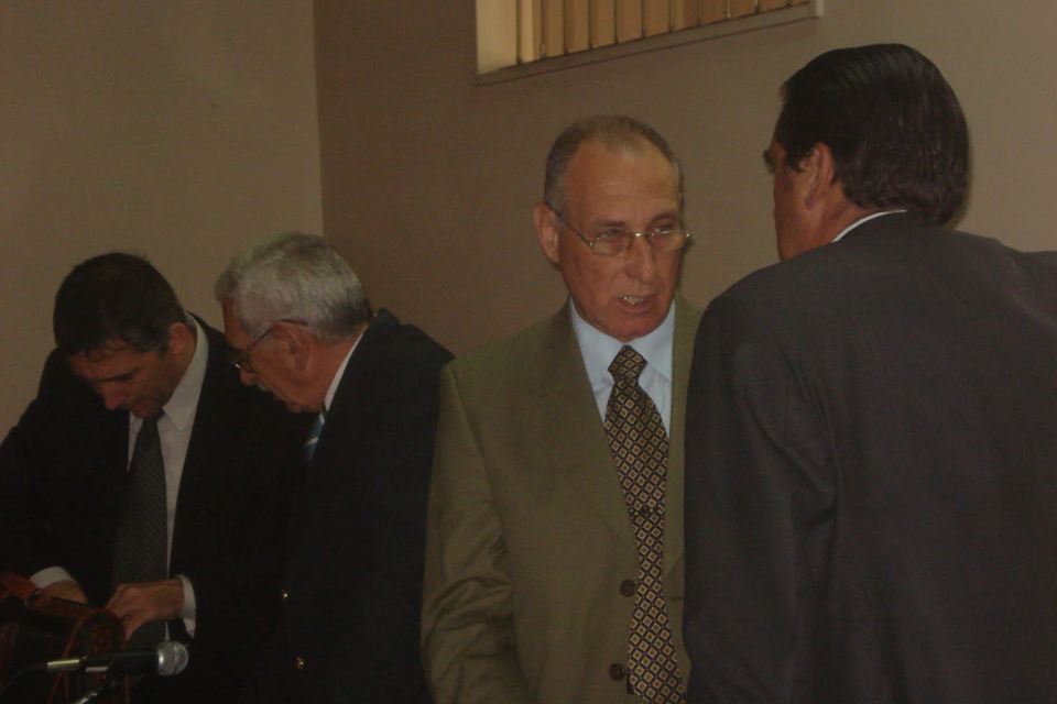 Luis Zírpolo y Carlos Arias (centro), en el final del juicio en 2010