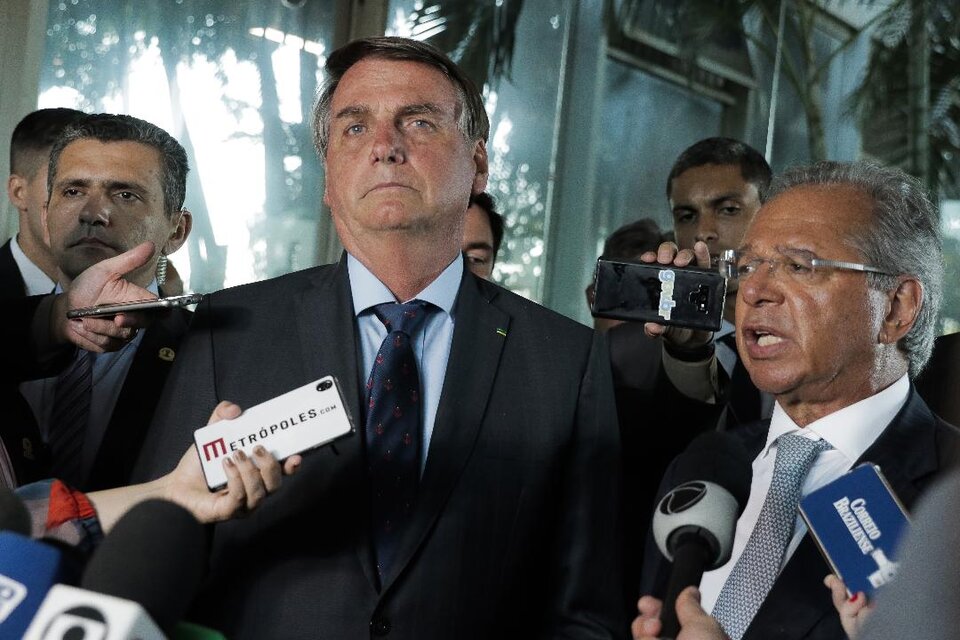 Bolsonaro pidió la  reapertura de la economía. A su izquierda, el ministro Guedes. (Fuente: AgenciaBrasil)