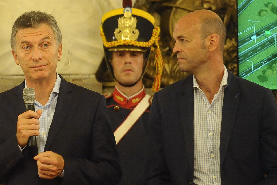 Mauricio Macri y Guillermo Dietrich, anuncios que no se verifican en la realidad.