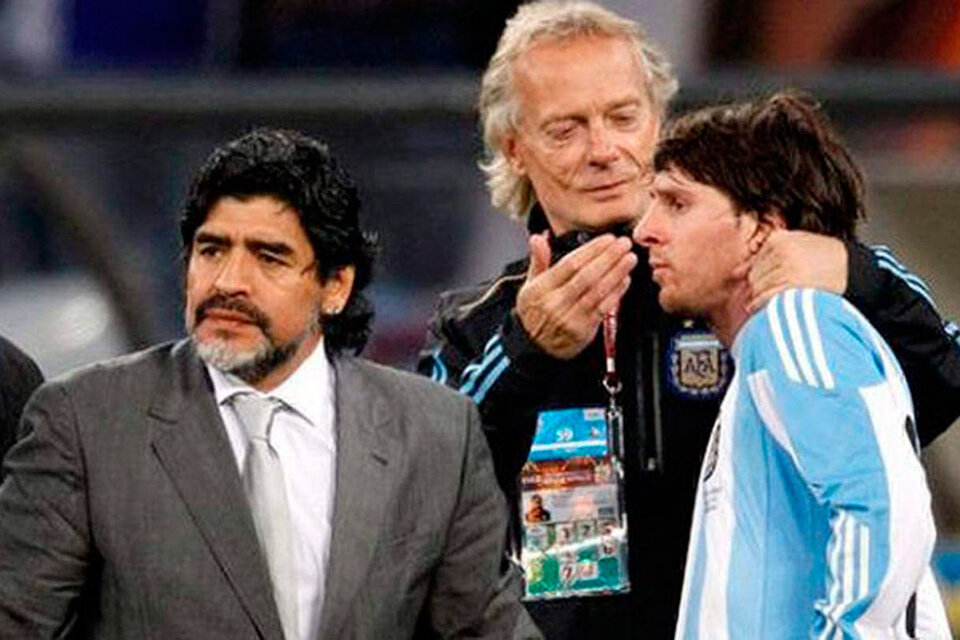 Signorini le da ánimo a Messi en el Mundial de Sudáfrica 2010.