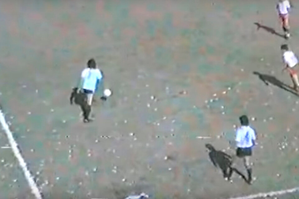 La estampa del Trinche, a los 42 años y ya retirado del fútbol profesional (Fuente: Captura de vídeo )