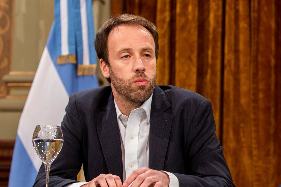 La negociación es encabezada por Pablo López, ministro de Hacienda y Finanzas.  (Fuente: NA)