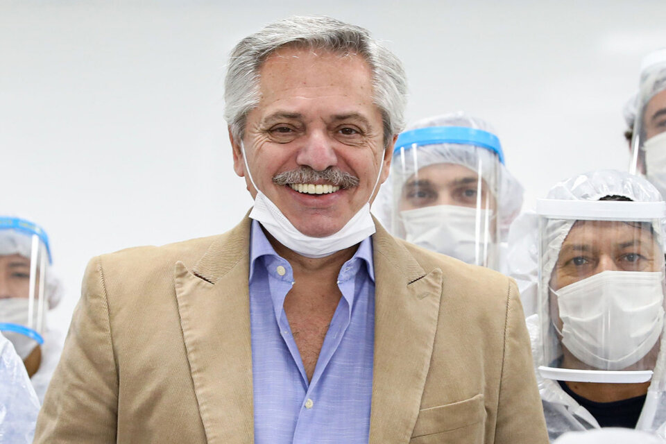 El Presidente, el gobernador de la provincia de Buenos Aires y el ministro de Obras públicas recorrerán un hospital modular y dos fábricas de barbijos. (Fuente: NA)