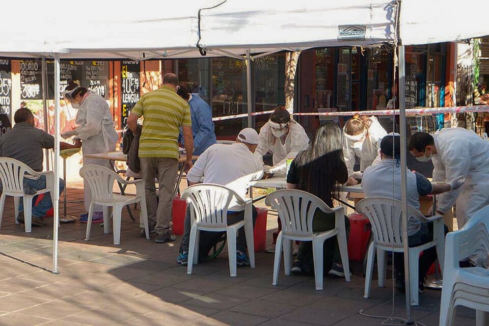 Controles en el perímetro del Mercado Norte, en la ciudad de Córdoba.