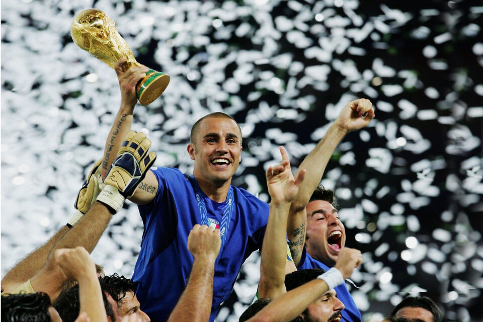 Cannavaro sostiene la Copa del Mundo. (Fuente: AFP)