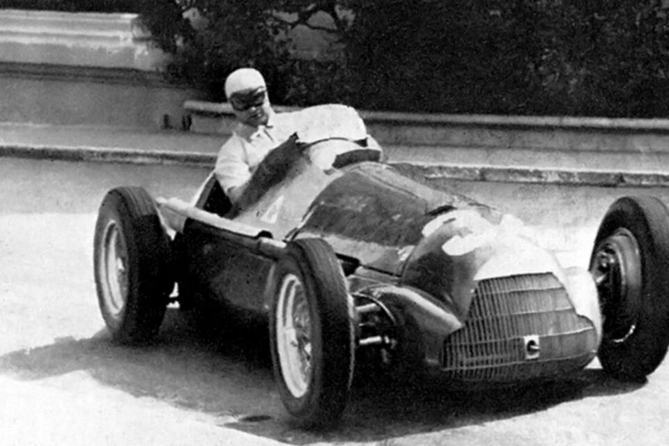 La imagen de Fangio durante el Gran Premio de Mónaco.