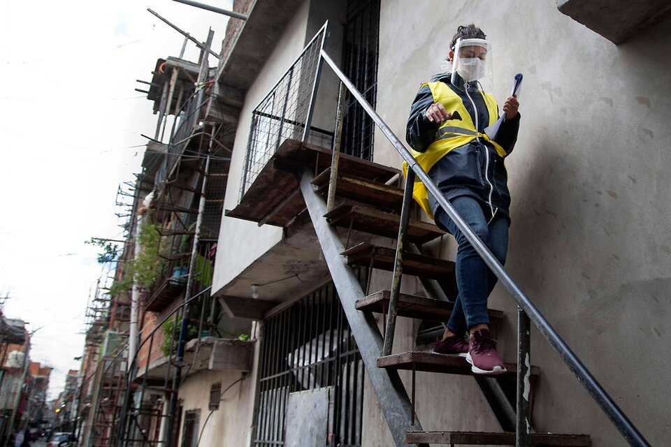 El Gobierno unificó un protocolo a seguir en todo el país para los operativos Detectar, que a partir de este lunes serán intensificados como estrategia para frenar el avance del coronavirus en los barrios populares.  (Fuente: NA)