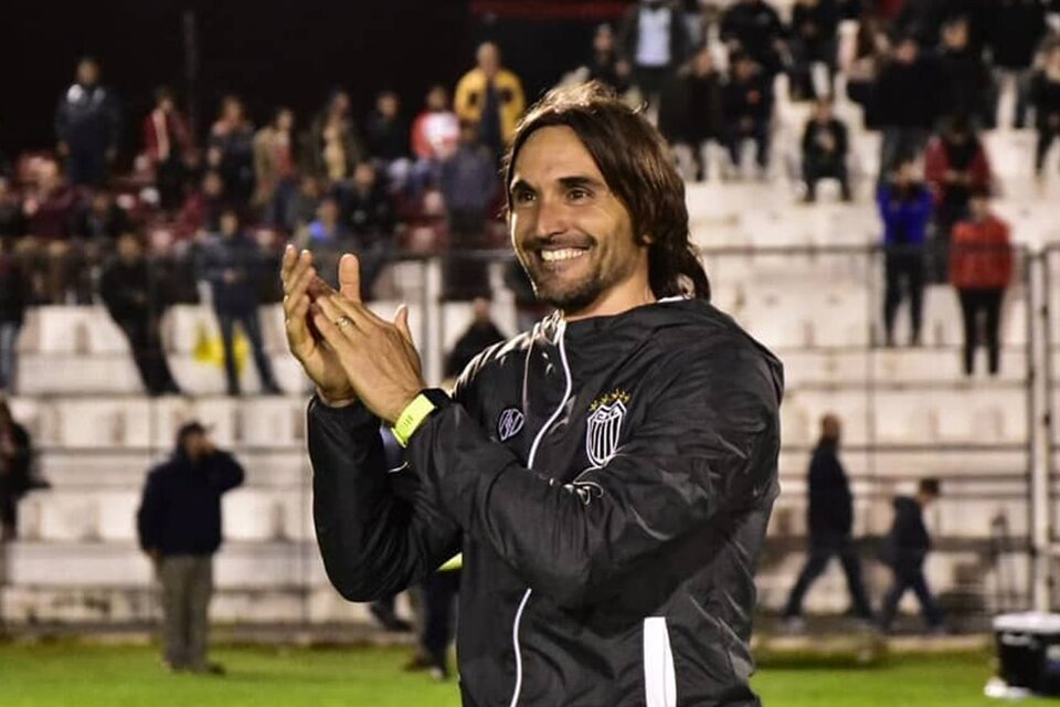 El entrenador Diego Martínez. (Fuente: Prensa Estudiantes de Buenos Aires)
