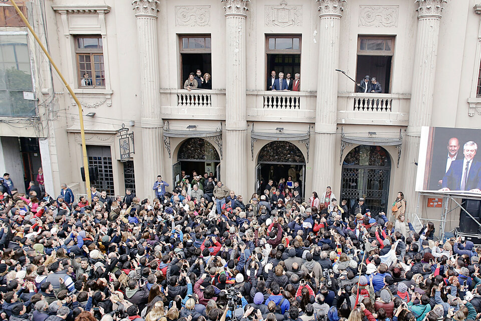 Alberto Fernández encabezó el acto popular en el complejo ATE Casa España, de Santa Fe. 