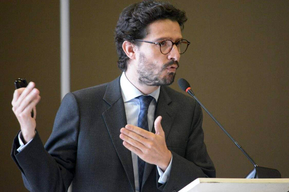 Andrés Morales durante una exposición para Iberoamérica. (Fuente: Prensa UNESCO)