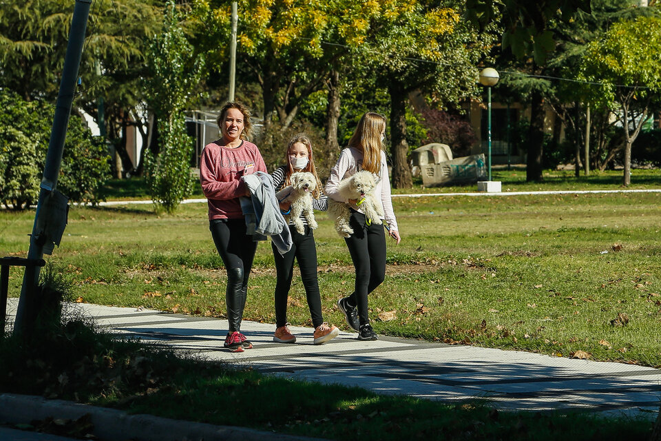 Los paseos y las reuniones sociales, con los debidos cuidados, ya volvieron a la cotidianidad en muchas provincias.