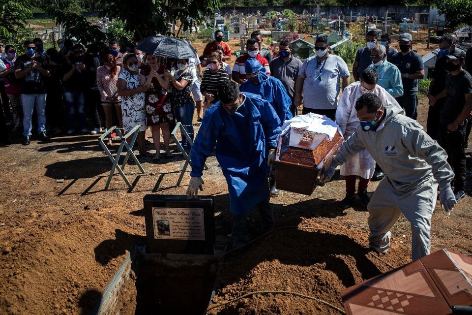 Funeral de Rangel Ruiz, médico del Hospital General de Manacapuru (Fuente: EFE)