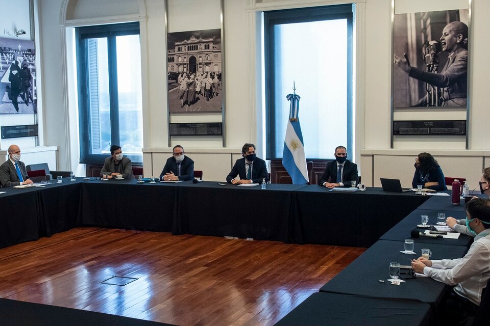 El jefe de Gabinete, Santiago Cafiero, encabezó la reunión del equipo economico. (Fuente: Télam)