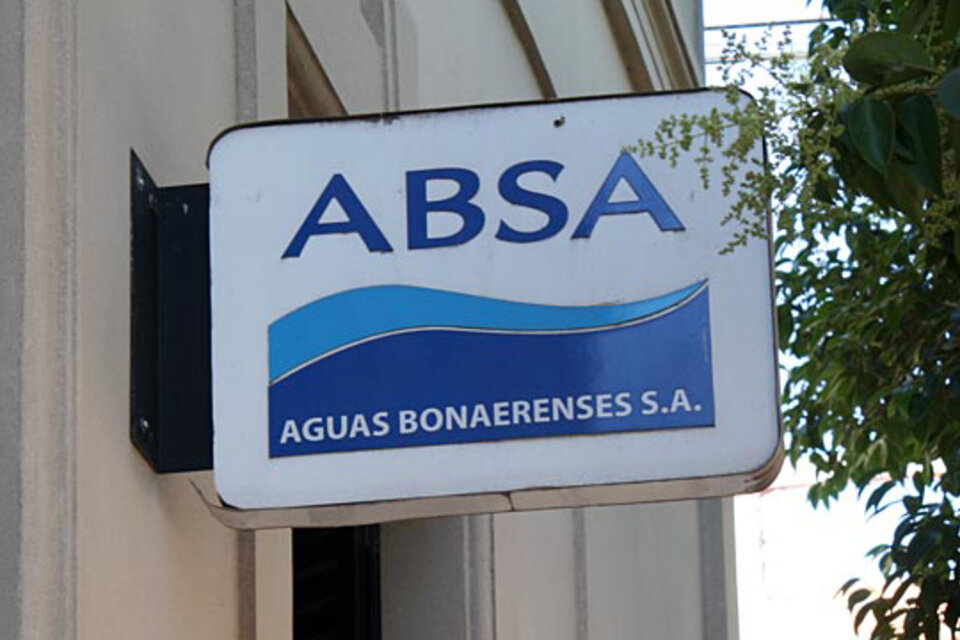 Un amparo obliga a que ABSA entregue bidones, pero la empresa apeló.