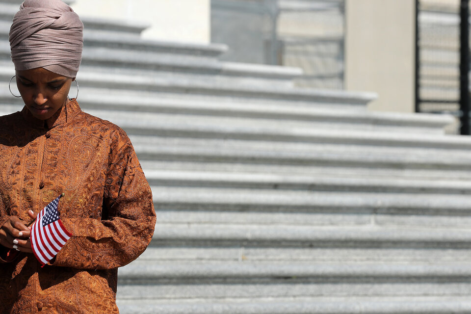 Omar es la primera musulmana que lleva velo en el Capitolio. (Fuente: AFP)