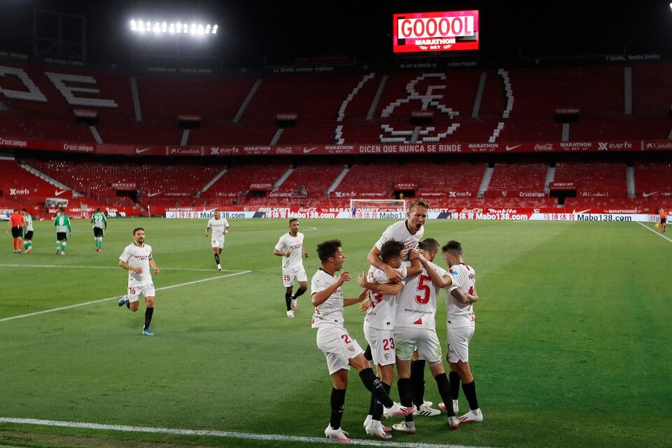 El festejo del primer gol del Sevilla. (Fuente: EFE)