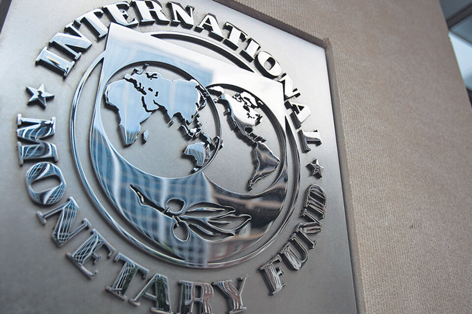 El Fondo Monetario Internacional insiste con su reclamo de ajuste y flexibilización laboral.