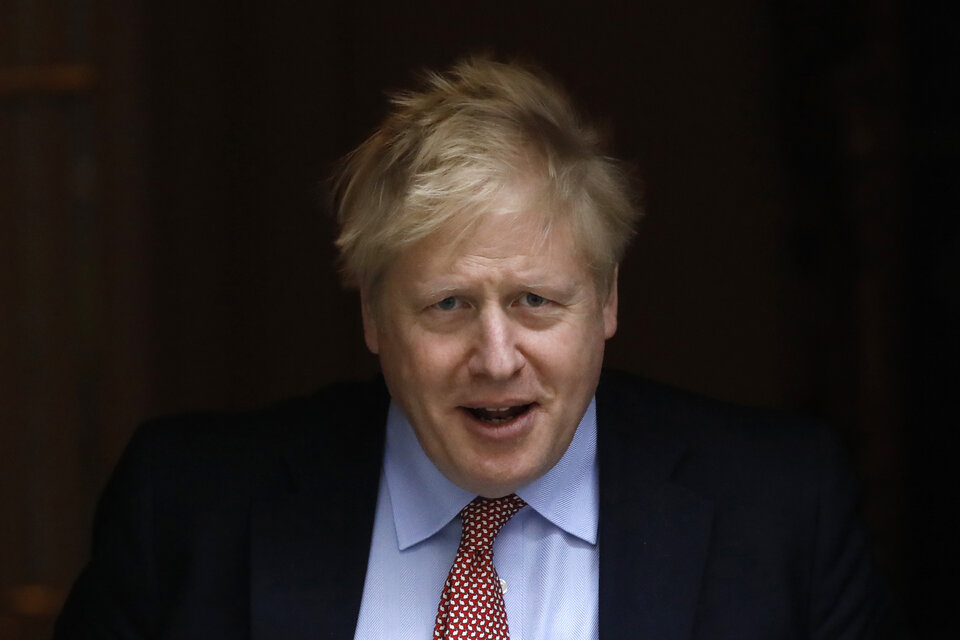 El primer ministro Boris Johnson encaró una errática política sanitaria cuyo resultado fue dramático en cantidad de muertos por la pandemia. (Fuente: AFP)