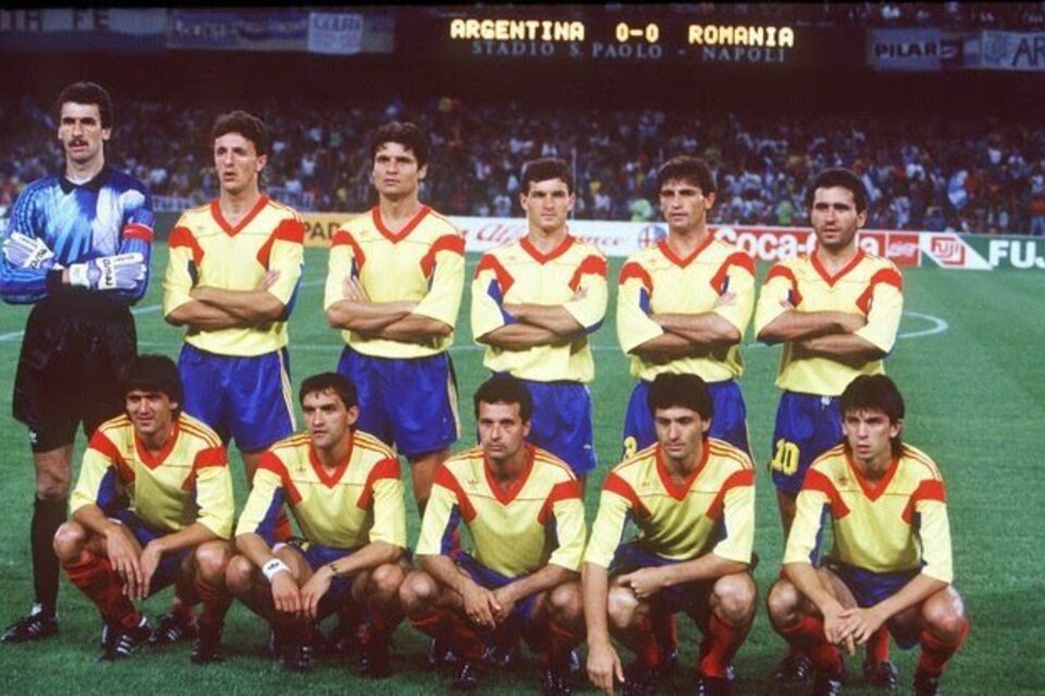 El equipo rumano que jugó ante Argentina en el San Paolo.