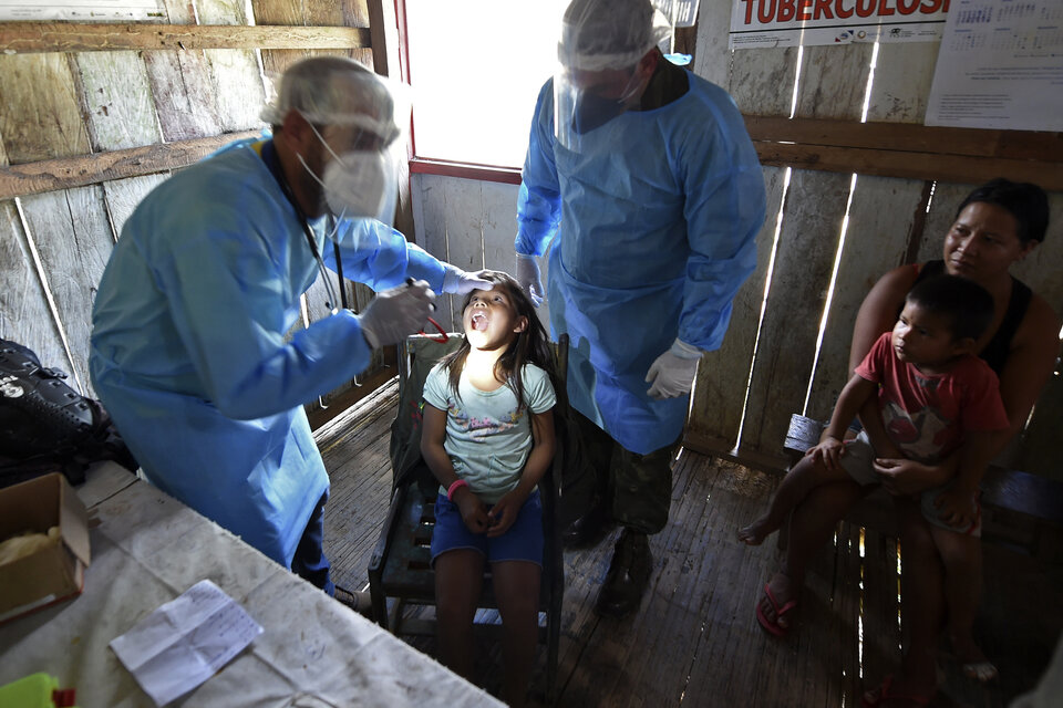 Chequeos médicos en Amazonia. (Fuente: AFP)