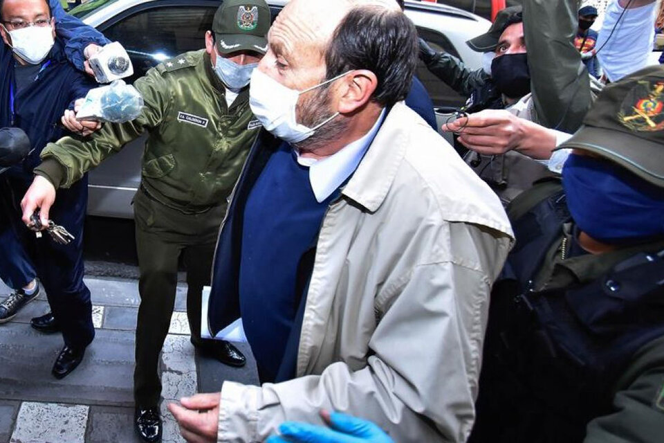 El ministro de Salud del régimen, Marcelo Navajas, detenido en Bolivia.  (Fuente: EFE)