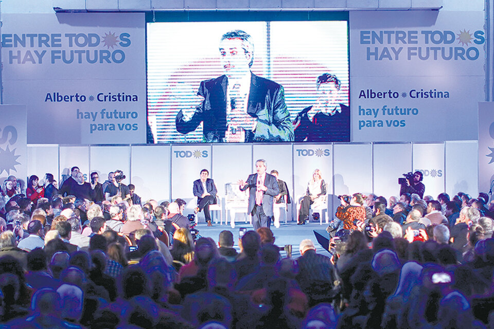 Alberto Fernández fue el orador de cierre del encuentro con comerciantes y empresarios. (Fuente: Esteban Collazo)