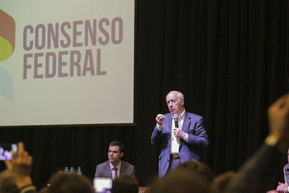 Roberto Lavagna y Juan Manuel Urtubey, los precandidatos de Consenso Federal. (Fuente: NA)