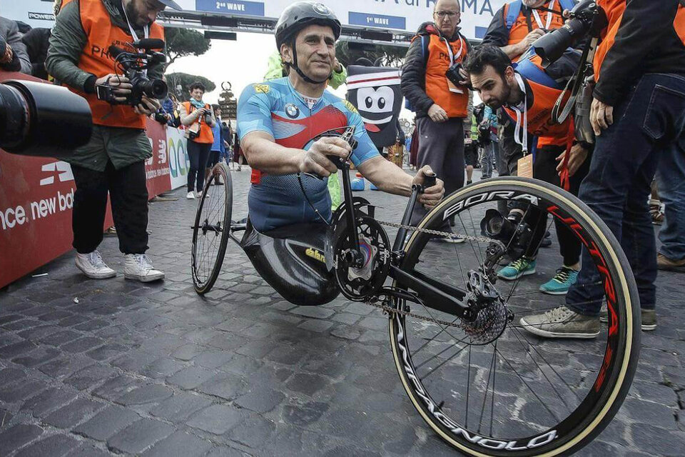 Alex Zanardi se convirtió en un gran paraciclista tras el accidente en el que le amputaron las piernas. (Fuente: EFE)